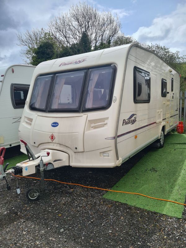 *SOLD SOLD SOLD* bailey pageant  champagne Caravan Photo