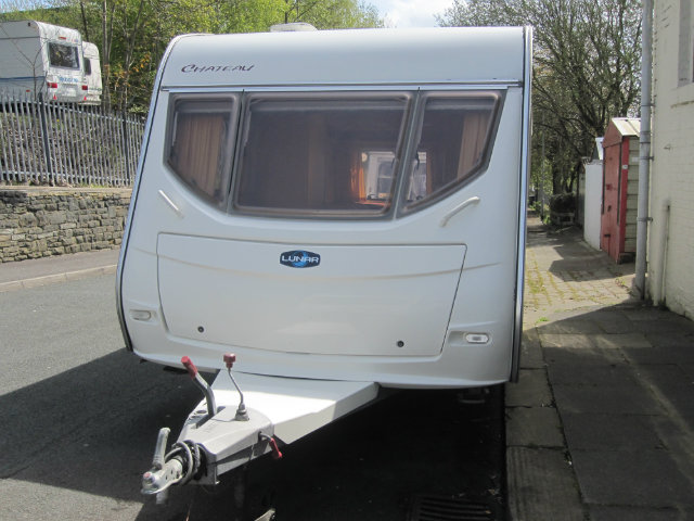 Lunar Chateau 400 Caravan Photo