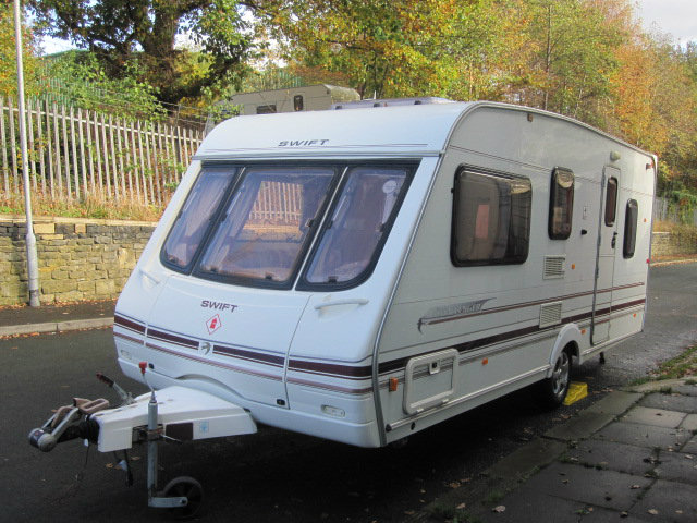 Swift Challenger 490 Caravan Photo