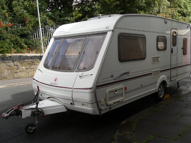 swift Lifestyle 490 Caravan Photo